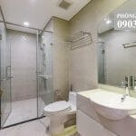 Vinhomes Central Park cho thuê lầu 6 L5 đủ nội thất view hồ bơi 1 phòng ngủ