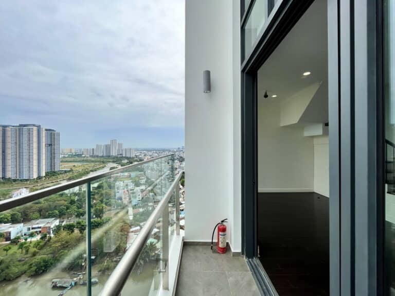 Bán căn hộ 3 phòng ngủ duplex Dlusso nội thất cơ bản, view đẹp