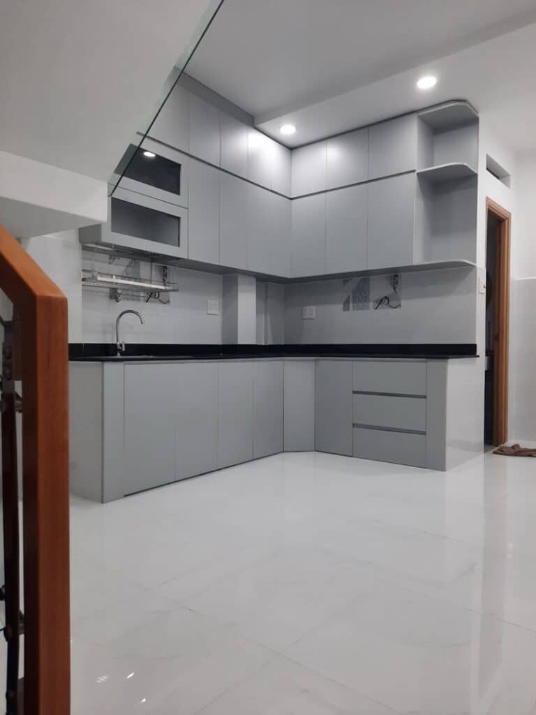 Bán nhà mới 1 trệt, 2 lầu, hẻm đường Sư Vạn Hạnh, Quận 10