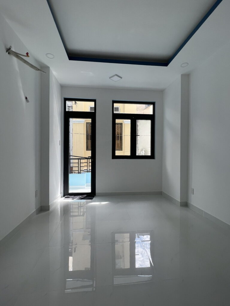 Bán nhà mới 1 trệt, 2 lầu, hẻm đường Sư Vạn Hạnh, Quận 10