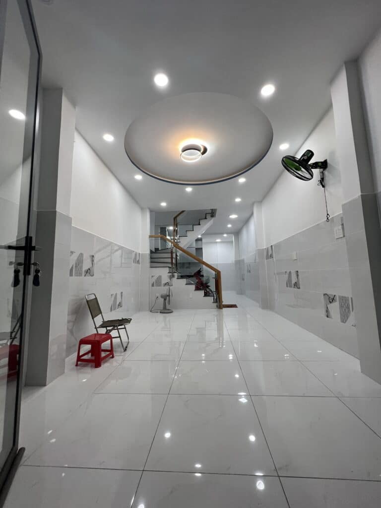 Bán nhà mới 1 trệt, 2 lầu, hẻm đường Sư Vạn Hạnh, Quận 10