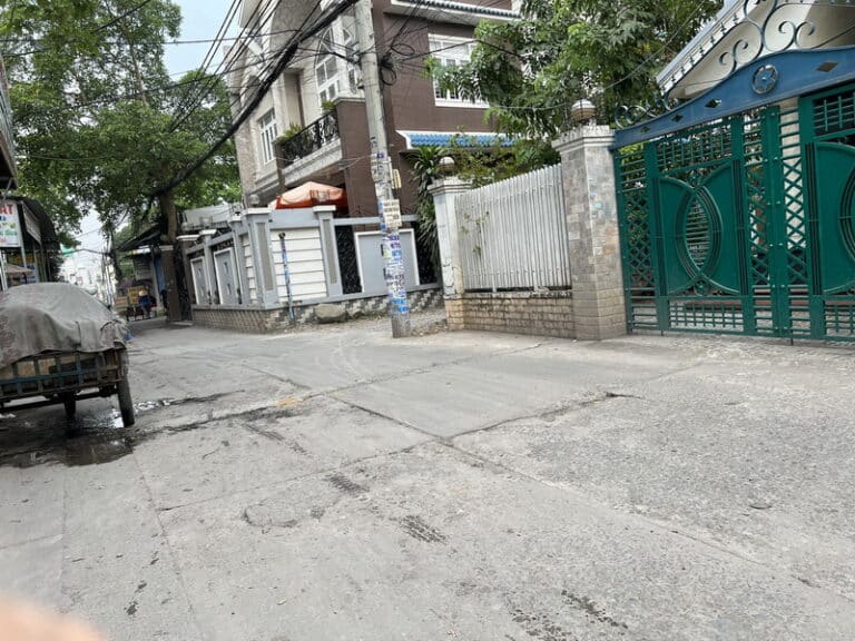 Bán nhà phố căn góc sát chợ Bình Thạnh, Bình Hưng Hòa, Bình Tân