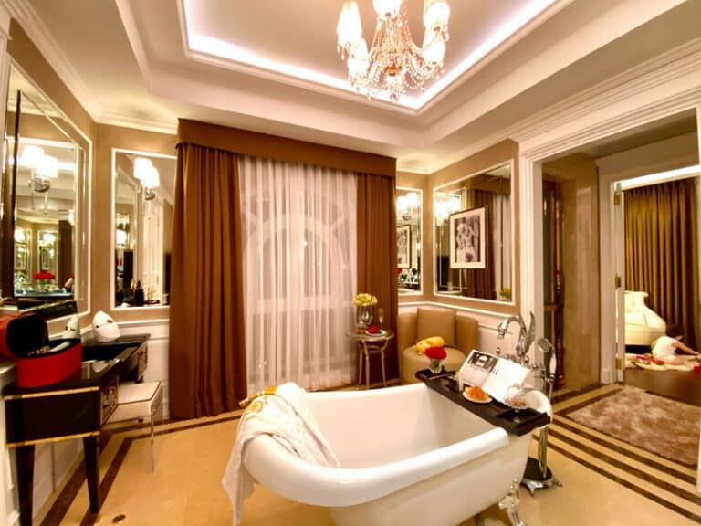 Cho thuê biệt thự Thạnh Mỹ Lợi, Quận 2, nội thất cao cấp, có thang máy riêng