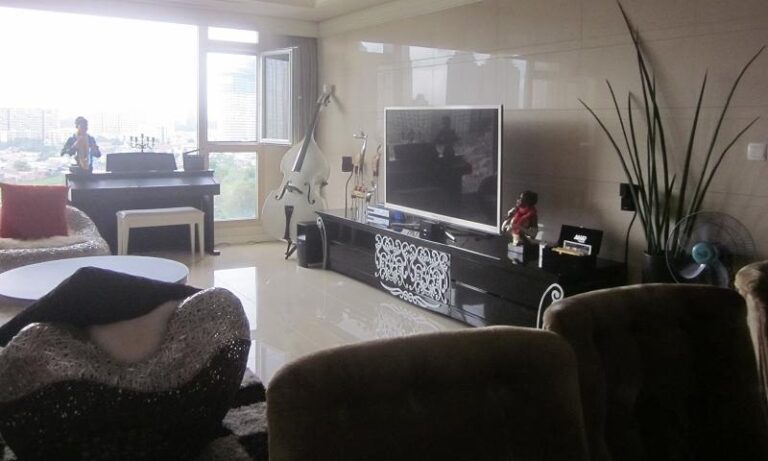 Cho thuê căn hộ Cantavil Hoàn Cầu view hồ 3 phòng ngủ lầu 11 nội thất đầy đủ
