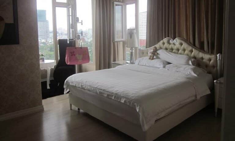 Cho thuê căn hộ Cantavil Hoàn Cầu view hồ 3 phòng ngủ lầu 11 nội thất đầy đủ