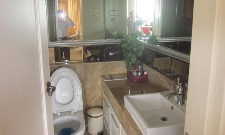 Cho thuê căn hộ Cantavil Hoàn Cầu view hồ 3 phòng ngủ lầu 11 nội thất đầy đủ