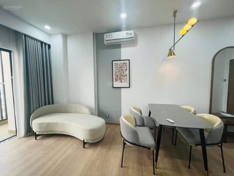 Cho thuê căn hộ 2 phòng ngủ view đẹp hướng mát tại Park View Residence
