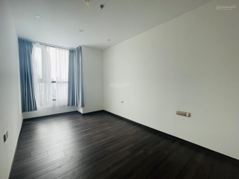 Cho thuê căn hộ 3 phòng ngủ nội thất cơ bản view L81 Park View Residence