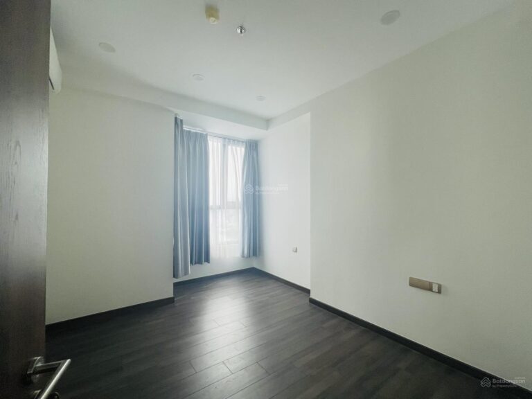 Cho thuê căn hộ 3 phòng ngủ nội thất cơ bản view L81 Park View Residence