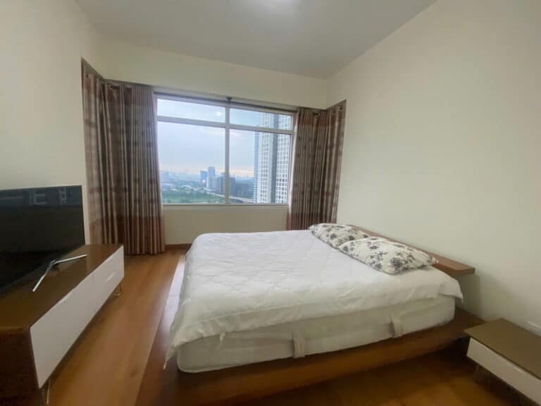 Thuê ngay căn hộ 2PN Saigon Pearl, view sông, giá tốt nhất thị trường