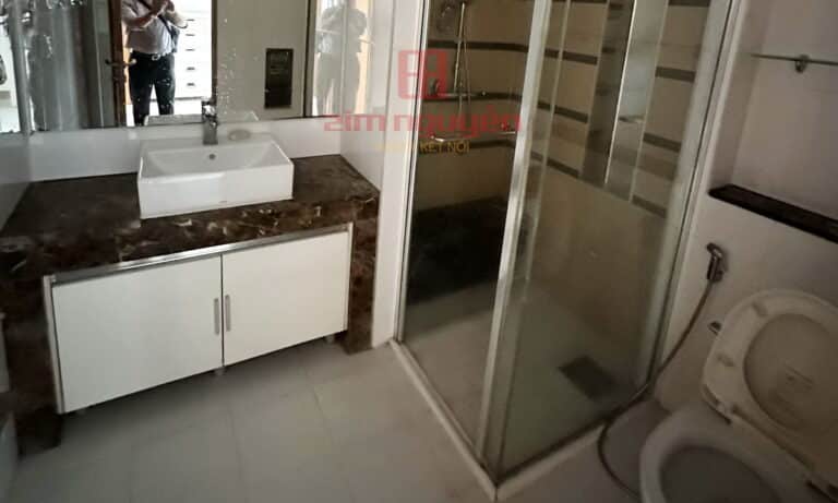 Cho thuê căn hộ Xi Riverview 3 phòng ngủ lầu cao T1 đủ nội thất view sông