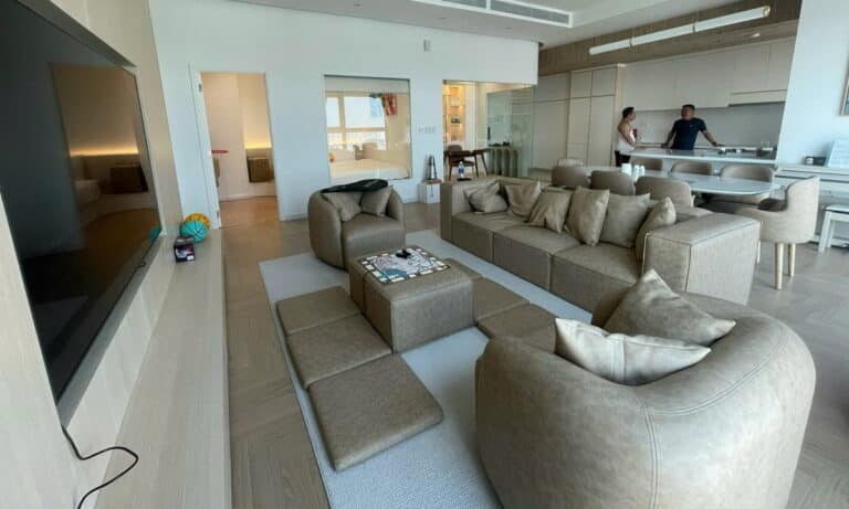 Cho thuê căn hộ Pearl Plaza penthouse 3 phòng ngủ view sông nội thất đẹp