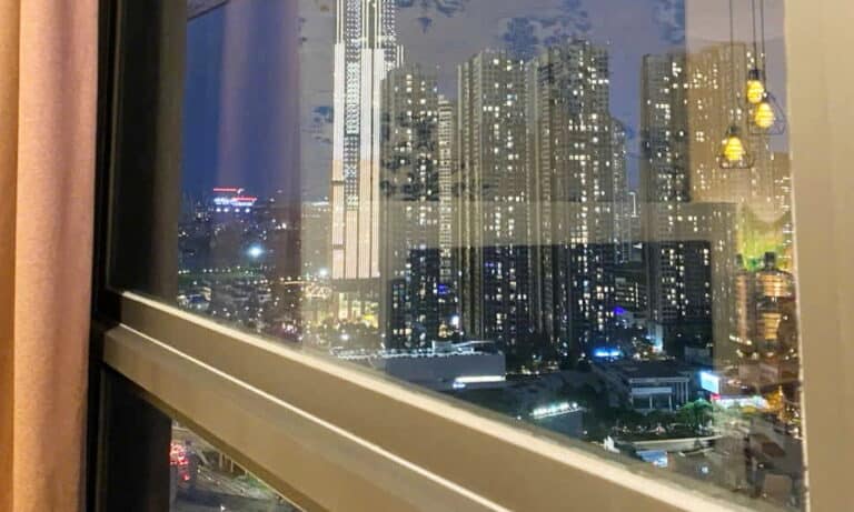 Căn hộ Pearl Plaza cho thuê 2 phòng ngủ view L81 đẹp lầu cao đủ nội thất
