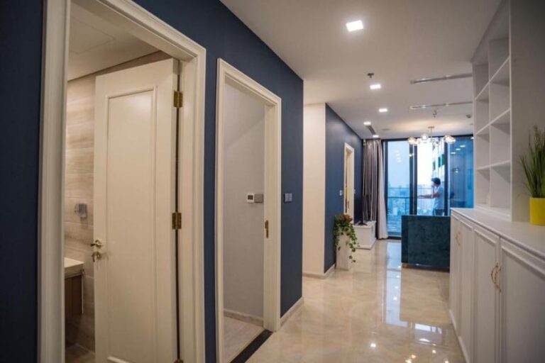 Cần bán căn hộ 2 phòng Vinhomes Golden River – Tầng cao, Full nội thất