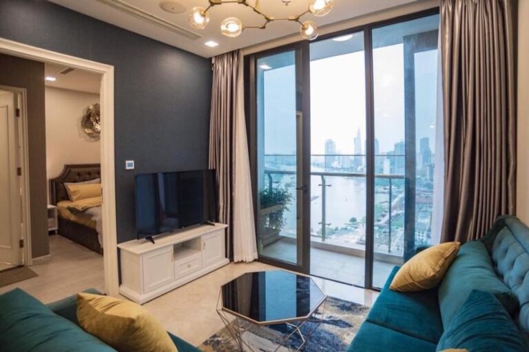 Cần bán căn hộ 2 phòng Vinhomes Golden River – Tầng cao, Full nội thất