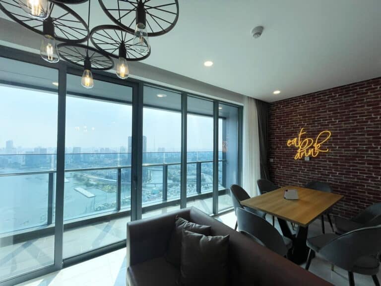 Cho thuê căn hộ Sunwah Pearl tầng cao đủ nội thất 2 phòng ngủ view quận 1