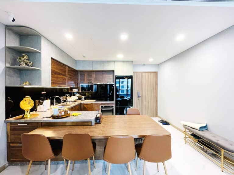Bán căn hộ Sunwah Pearl tầng trung nội thất đẹp 2 phòng ngủ view hồ bơi