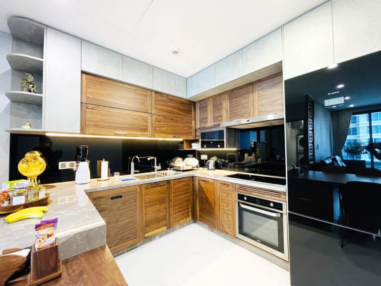 Bán căn hộ Sunwah Pearl tầng trung nội thất đẹp 2 phòng ngủ view hồ bơi