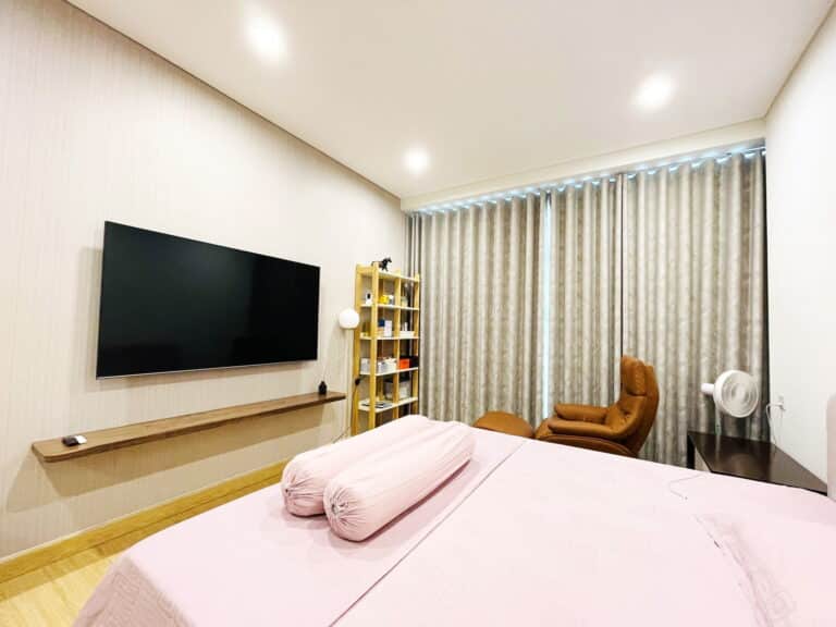 Bán căn hộ Sunwah Pearl tầng trung nội thất đẹp 2 phòng ngủ view hồ bơi