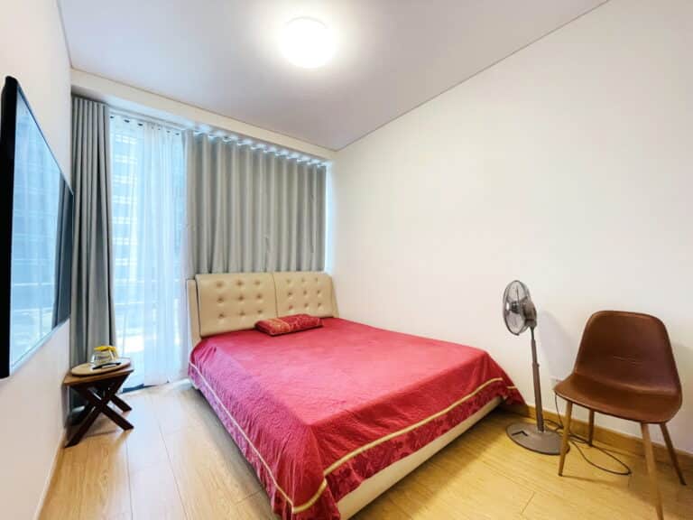 Bán căn hộ Sunwah Pearl tầng trung nội thất đẹp 2 phòng ngủ view hồ bơi