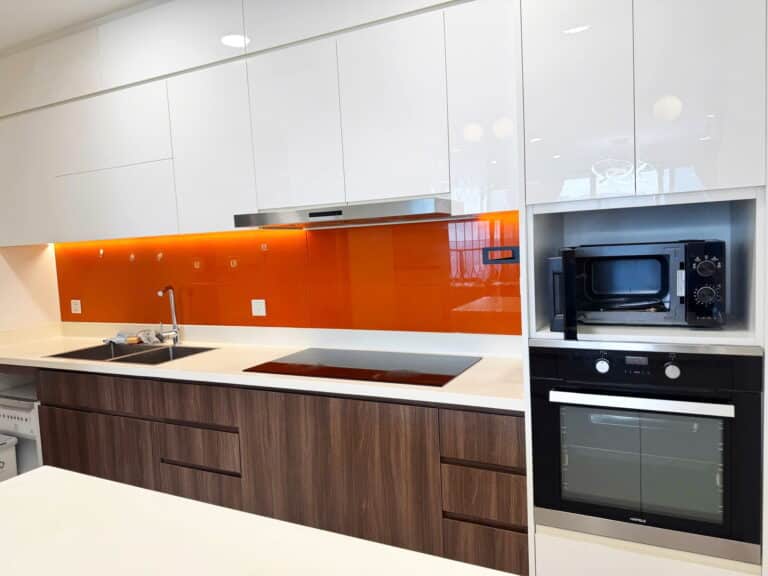 Cho thuê căn hộ Sunwah Pearl tầng cao có nội thất 2 phòng ngủ view quận 1