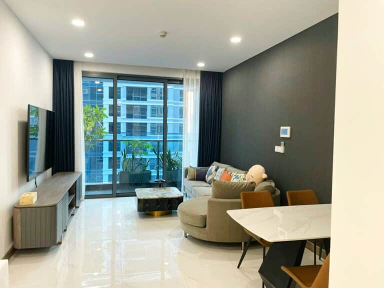 Căn hộ cho thuê Sunwah Pearl tầng cao có nội thất 2 phòng ngủ view sông