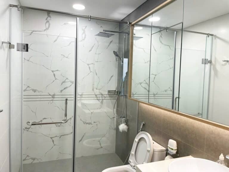 Căn hộ cho thuê Sunwah Pearl tầng cao có nội thất 2 phòng ngủ view sông