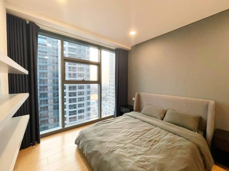 Căn hộ cho thuê Sunwah Pearl tầng cao có nội thất 2 phòng ngủ view sông