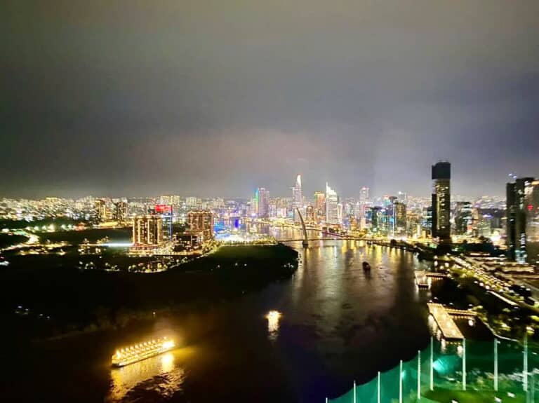 Bán căn hộ Sunwah Pearl lầu cao nội thất sang 2 phòng ngủ view quận 1