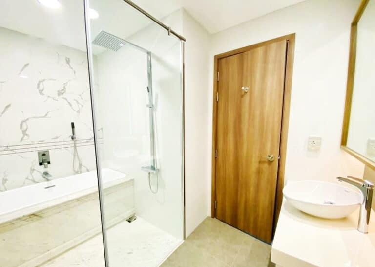 Bán căn hộ Sunwah Pearl lầu cao 2 phòng ngủ nội thất cơ bản view sông