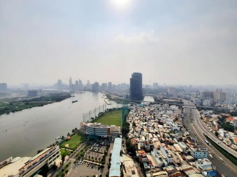 Bán căn hộ Sunwah Pearl tầng trung đủ nội thất 2 phòng ngủ view quận 1