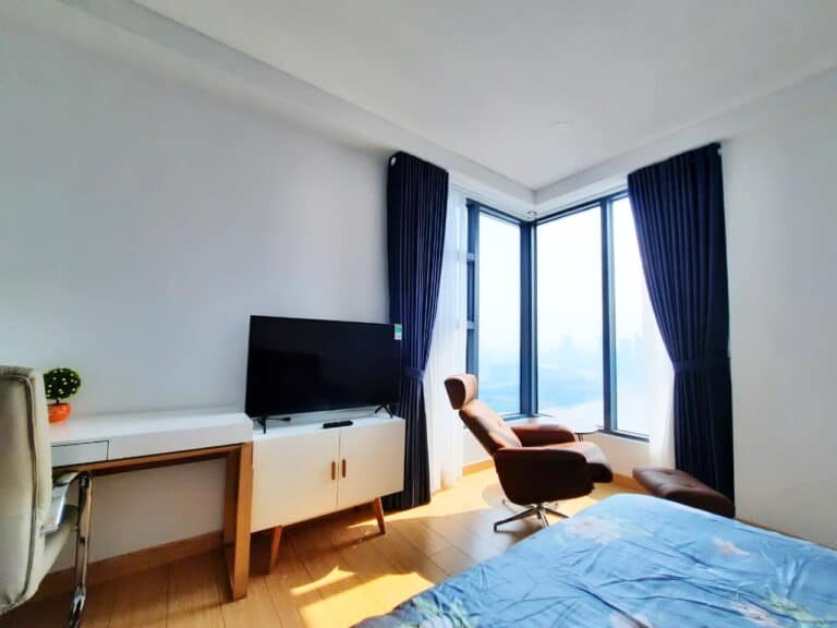Bán căn hộ Sunwah Pearl tầng trung đủ nội thất 2 phòng ngủ view quận 1