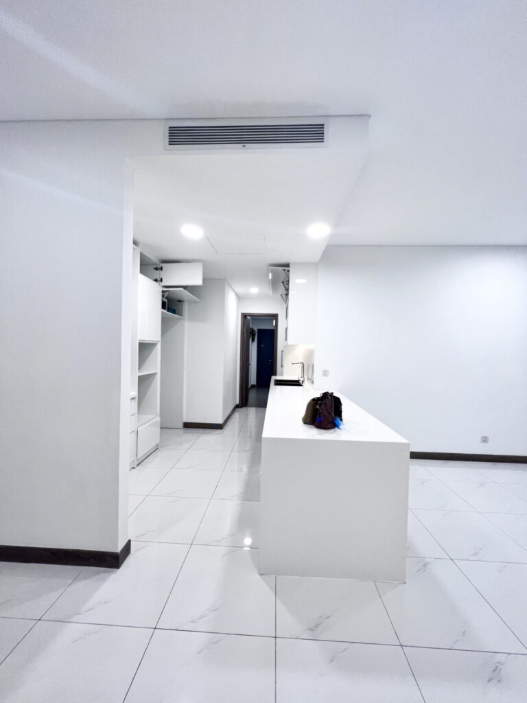 Căn hộ Sunwah Pearl bán tầng cao nội thất cơ bản 3 phòng ngủ view hồ bơi