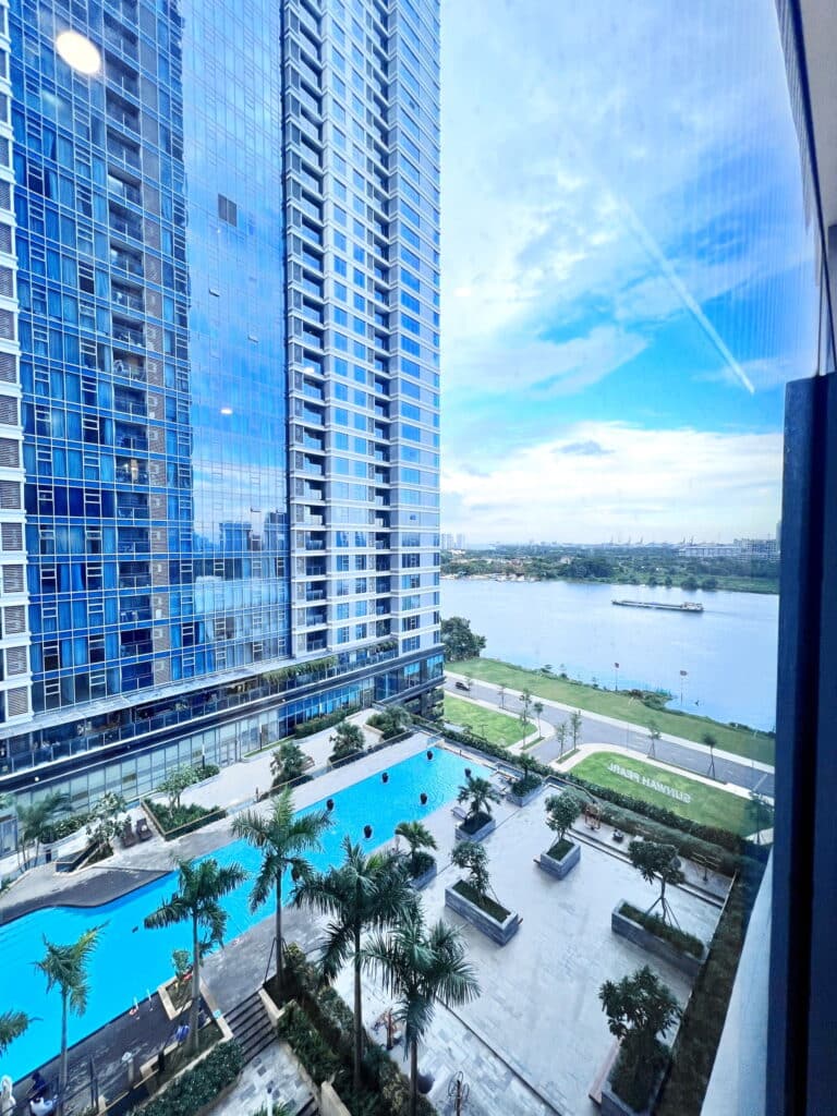 Căn hộ Sunwah Pearl bán tầng cao nội thất cơ bản 3 phòng ngủ view hồ bơi