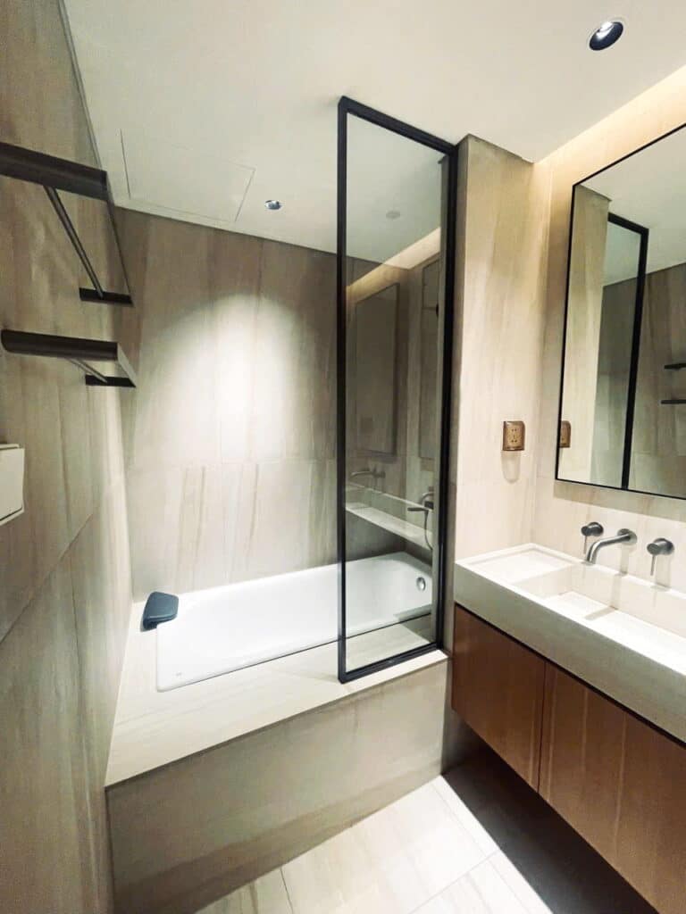 Sunwah Pearl cho thuê lầu cao nội thất sang trọng 3 phòng ngủ view sông