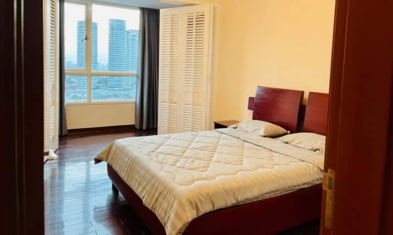 Căn hộ The Manor cho thuê tầng cao nội thất đầy đủ 3 phòng ngủ view quận 1