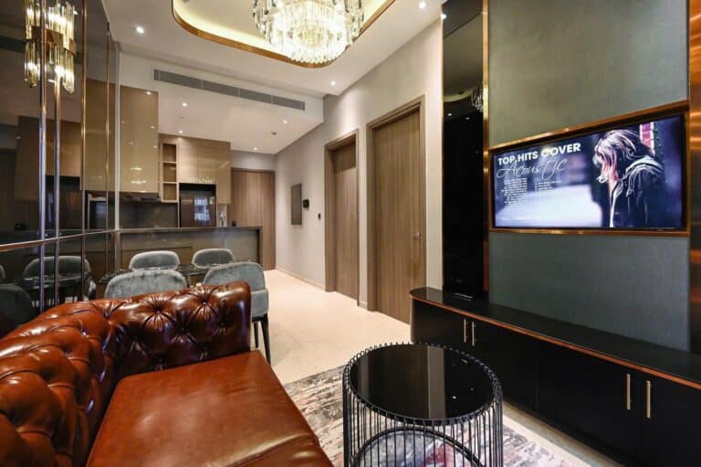 Cho thuê căn hộ 1 phòng ngủ The Marq quận 1 tầng cao view L81 full nội thất