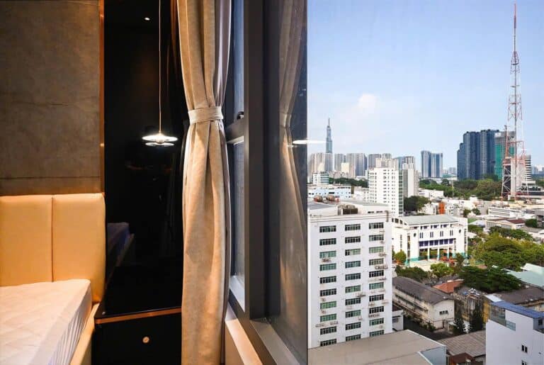 Cho thuê căn hộ 1 phòng ngủ The Marq quận 1 tầng cao view L81 full nội thất