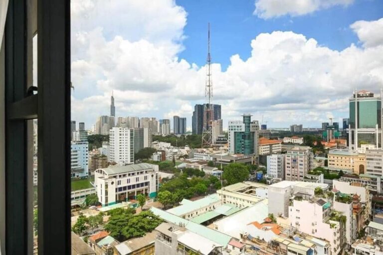 The Marq quận 1 cho thuê căn hộ 3 phòng ngủ nội thất xịn tầng cao thoáng