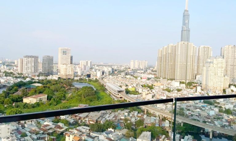 Căn hộ cho thuê City Garden lầu cao nội thất cơ bản view L81 2 phòng ngủ