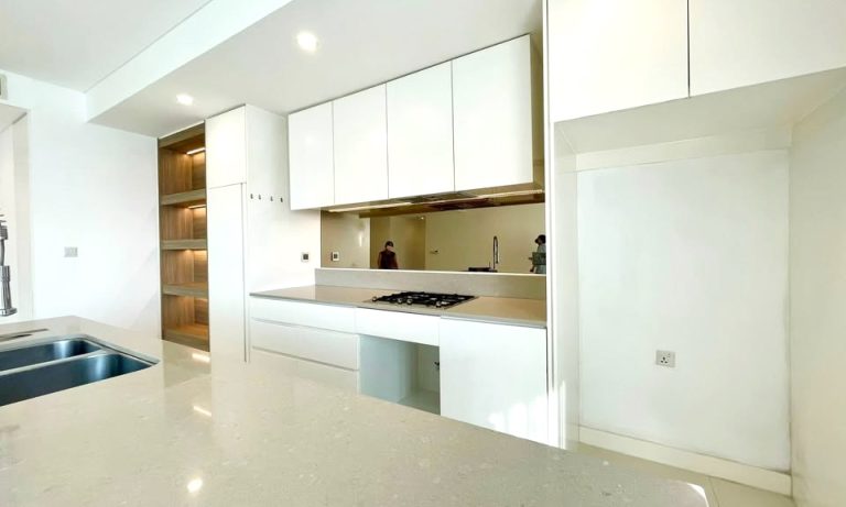 City Garden Bình Thạnh cho thuê 3 phòng ngủ lầu cao nhà trống view quận 1