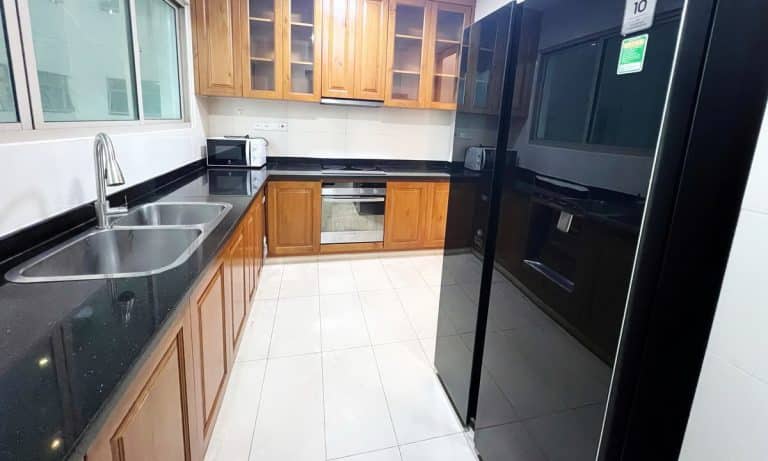 Căn hộ cho thuê The Vista tầng cao full nội thất view hồ bơi 3 phòng ngủ
