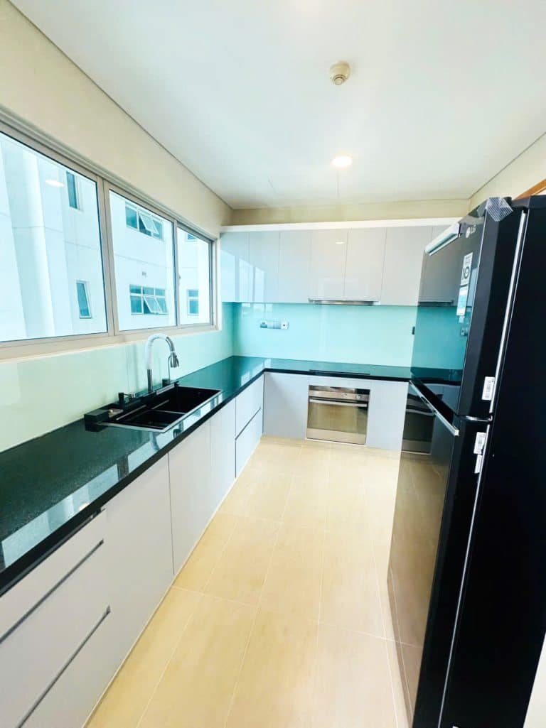 Căn hộ cho thuê The Vista lầu cao nội thất cơ bản 3 phòng ngủ thoáng mát