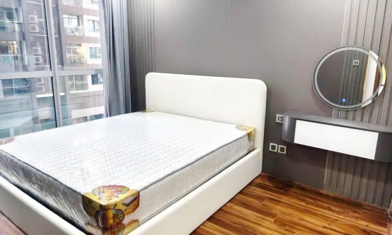 Cho thuê căn hộ Vinhomes view hồ bơi Park 6 nội thất đầy đủ 2 phòng ngủ
