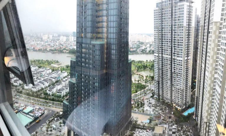 Căn hộ cho thuê Central Park 3 phòng ngủ view L81 tầng cao L5 nội thất đầy đủ