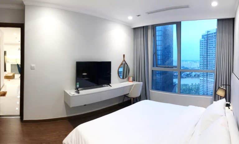 Căn hộ cho thuê Central Park 3 phòng ngủ view L81 tầng cao L5 nội thất đầy đủ