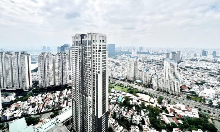 Bán căn hộ view thành phố 3 phòng ngủ tầng cao Landmark 2 đầy đủ nội thất
