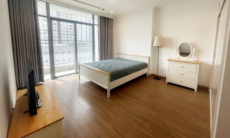 Vinhomes căn hộ cho thuê 4 phòng ngủ view hồ bơi Central 2 nhà trống