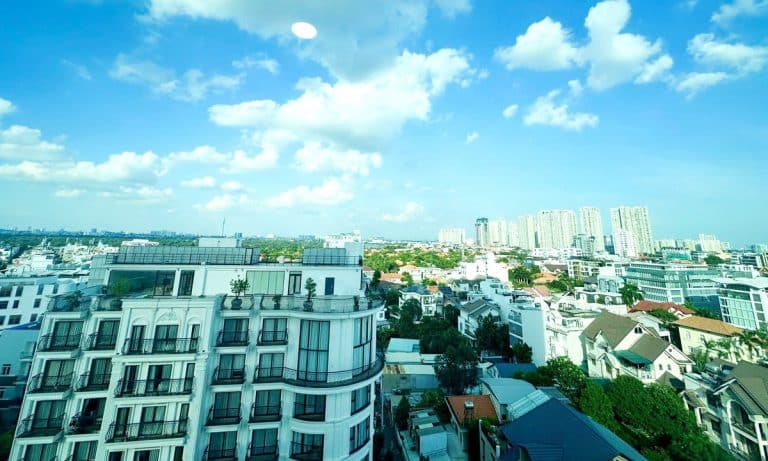 Cho thuê căn hộ The Ascent tầng cao đủ nội thất 3 phòng ngủ view sông