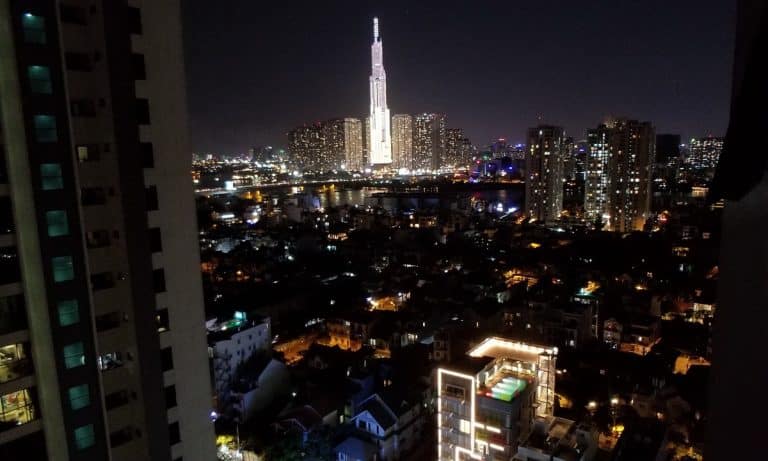 Căn hộ cho thuê The Ascent tầng cao có đủ nội thất 2 phòng ngủ view L81
